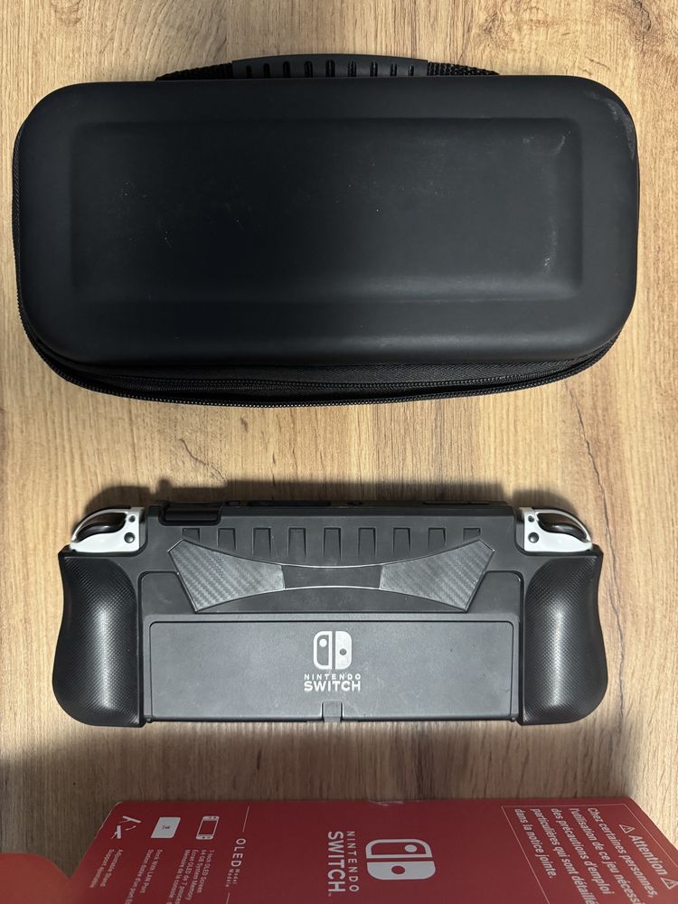 Nintendo switch OLED plus 2 gry oraz akcesoria