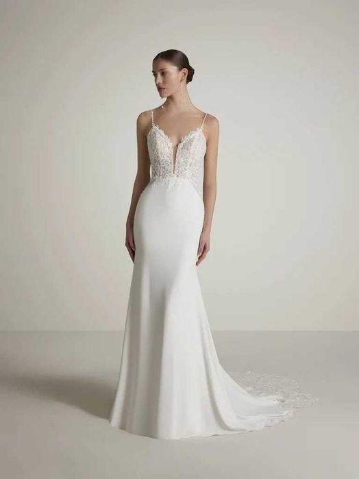 Vestido de noiva sereia em crepe a menos de 50% do preço de compra