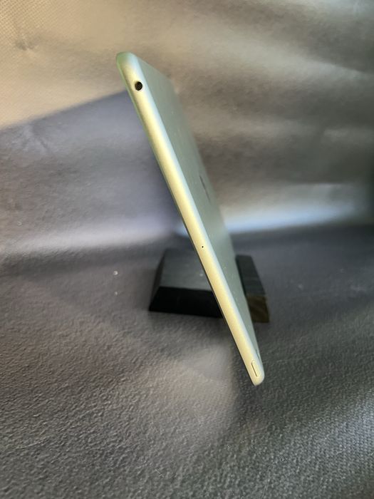Ipad 9.7 128GB Silver в подарунок захисне скло
