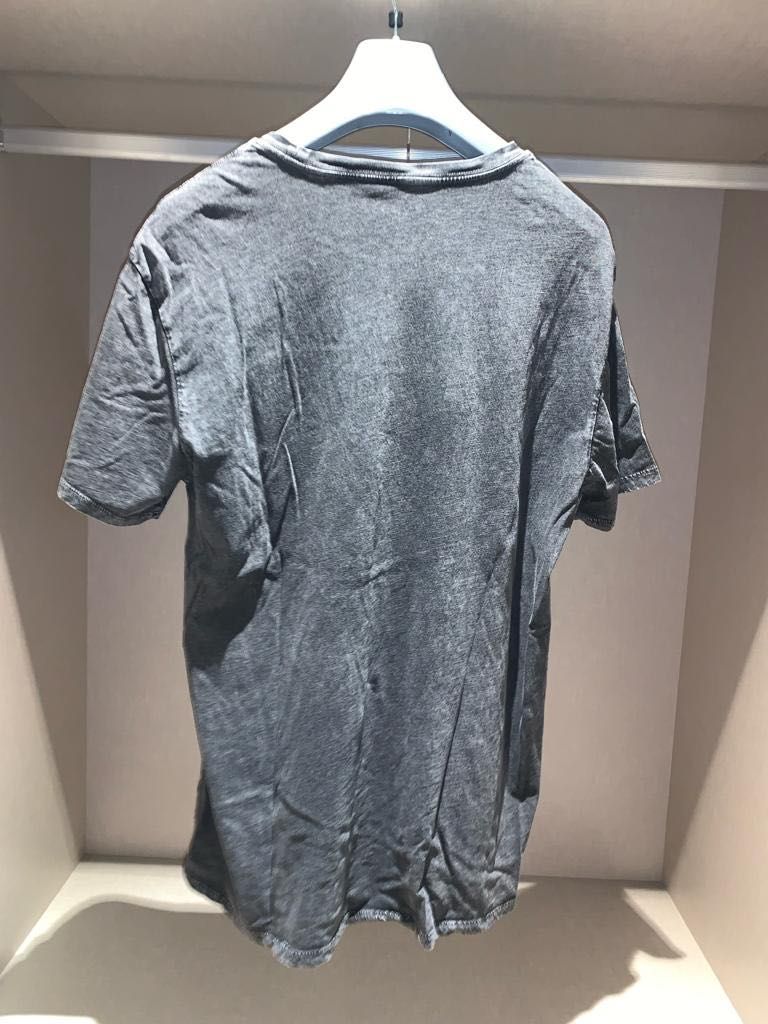 camiseta GUESS um novo