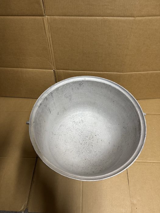 Продам казан каструля 25л ще колишній у хорошому стані.