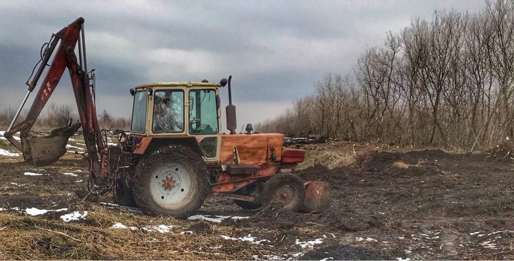 Послуги екскаватора/ вантажівки /доставка піску, щебня, відсіву, землі