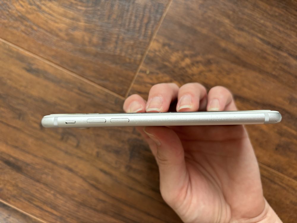 Iphone 7 zadbany srebrny 32gb