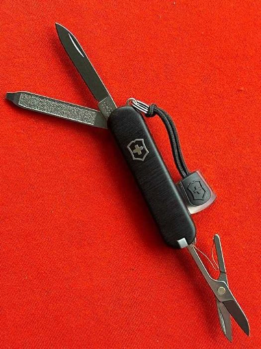 Victorinox Сlassic SD Black c Темляком (БЕЗ рекламы и надписей)