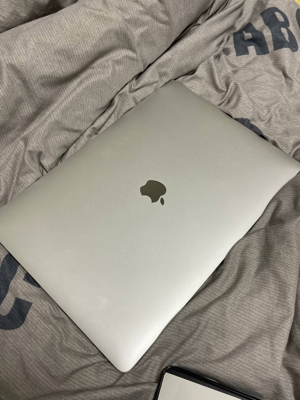 Продам/обміняю Mac book pro 1990 i9/ddr4 32gb /ssd 500gb