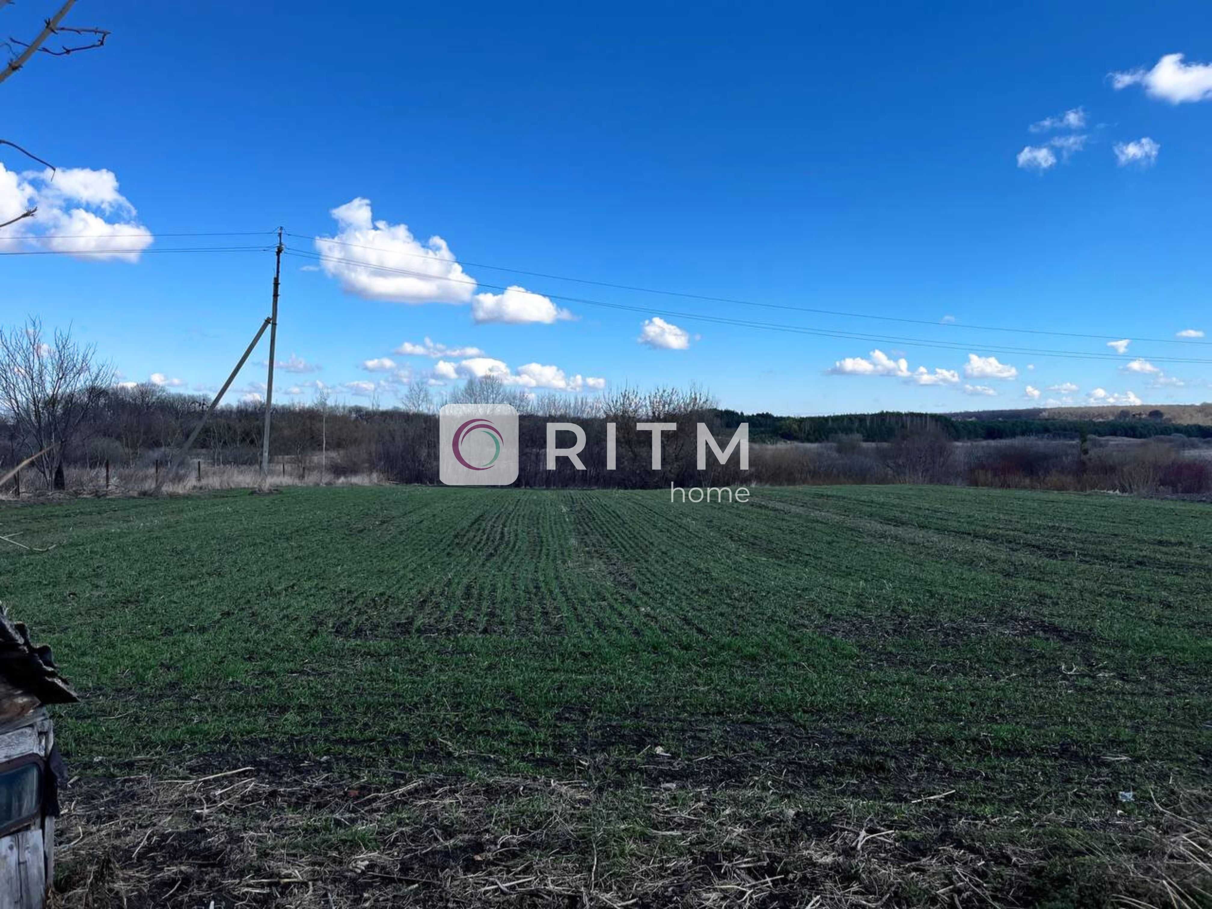 Продаж земельної ділянки - 50 сотих з цегляним будинком
