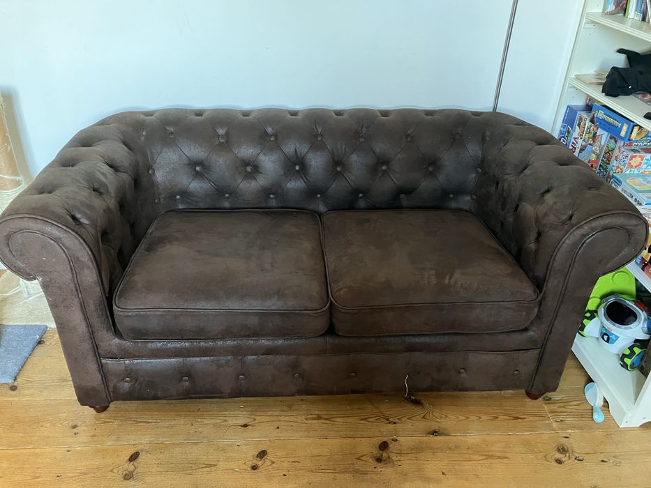 Sofa de 2 lugares castanho