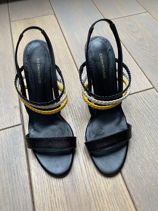 Czarne buty na obcasie Cosmoparis