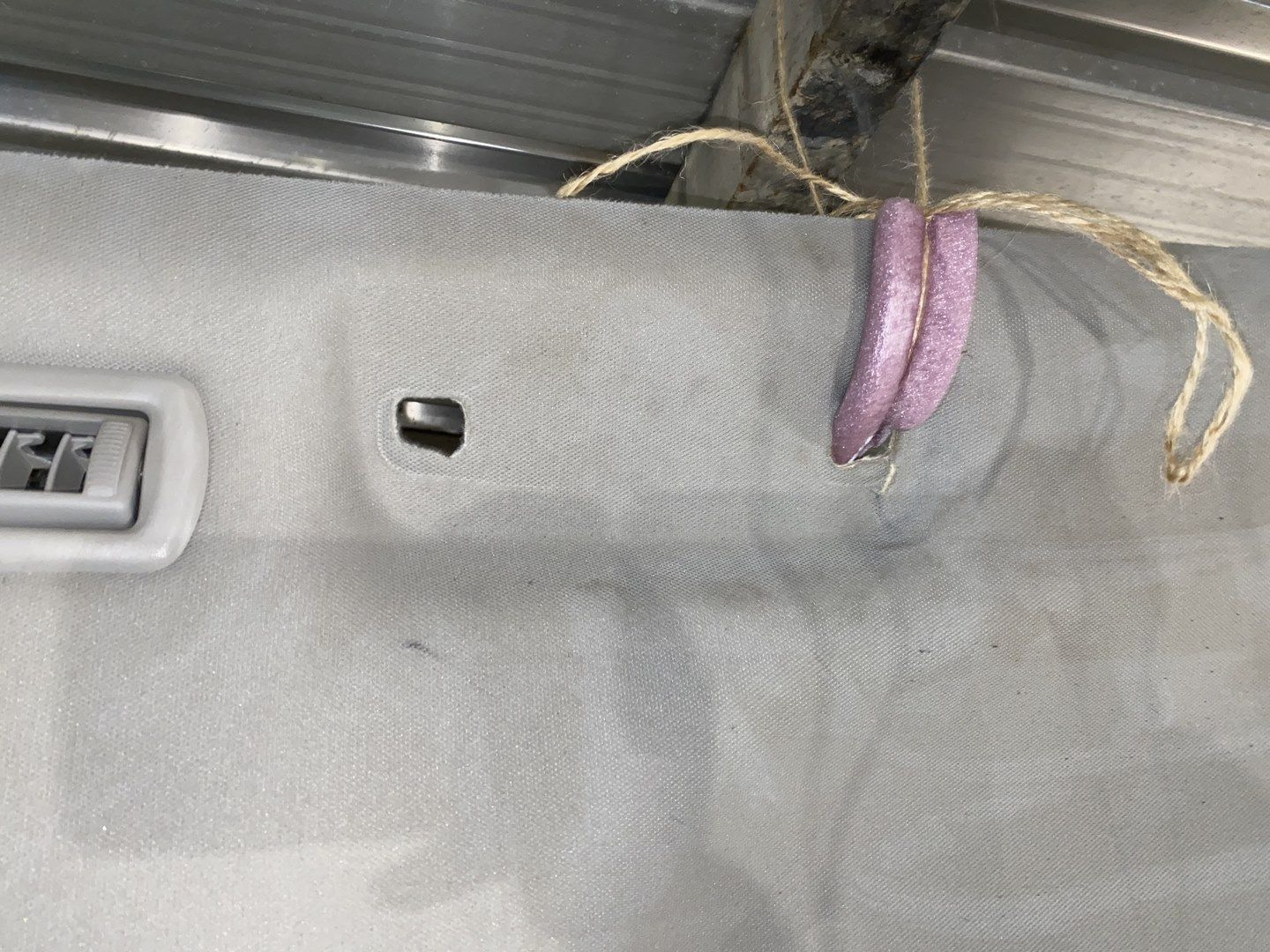Обшивка потолка Toyota Highlander 14- серый под люк (02) деф.заломы и