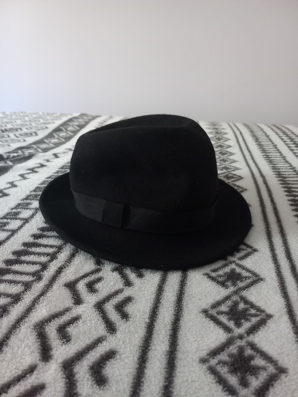 Czarny  kapelusz damski