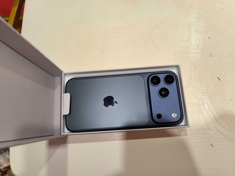 Мобiльний телефон Iphone 17 pro max.Вiтринний.Некомплект.Е Нюанси