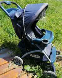 Carro para bebe com cobertura para a chuva