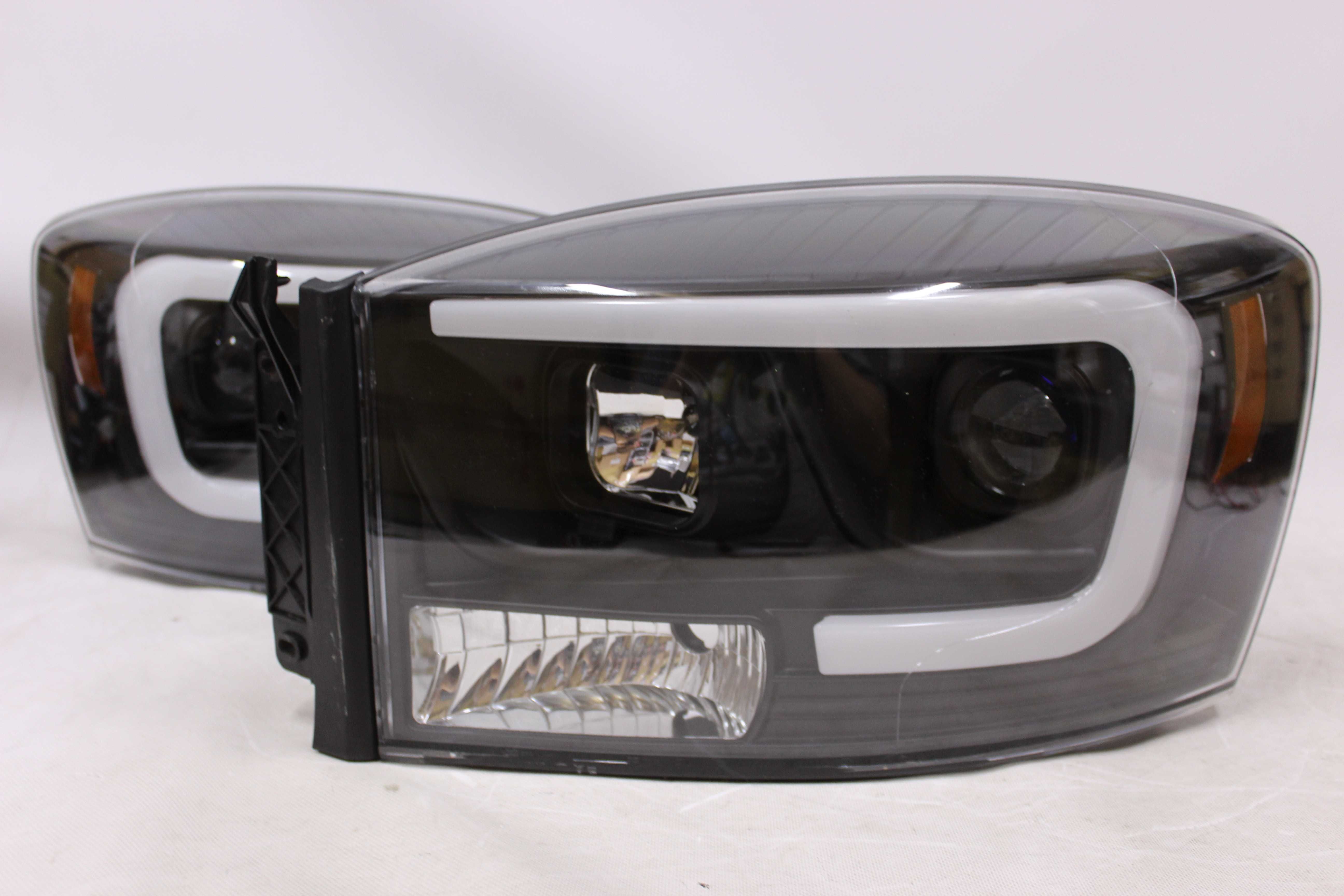 Lampy reflektory przednie przód DODGE RAM 09-18 LED BAR NEON Black !