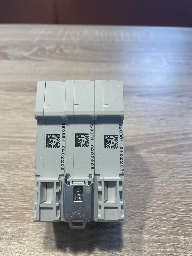 Перемикач I-0-II Hager SFT340 3P 40А