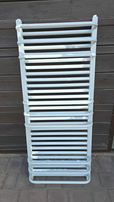Grzejnik łazienkowy Luxor 120x50 dolny rozstaw 47