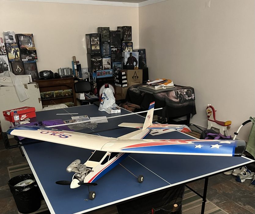 Avião a gasolina telecomandado