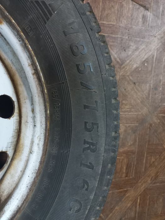 Резина зимова з дисками  на 16 _185/75