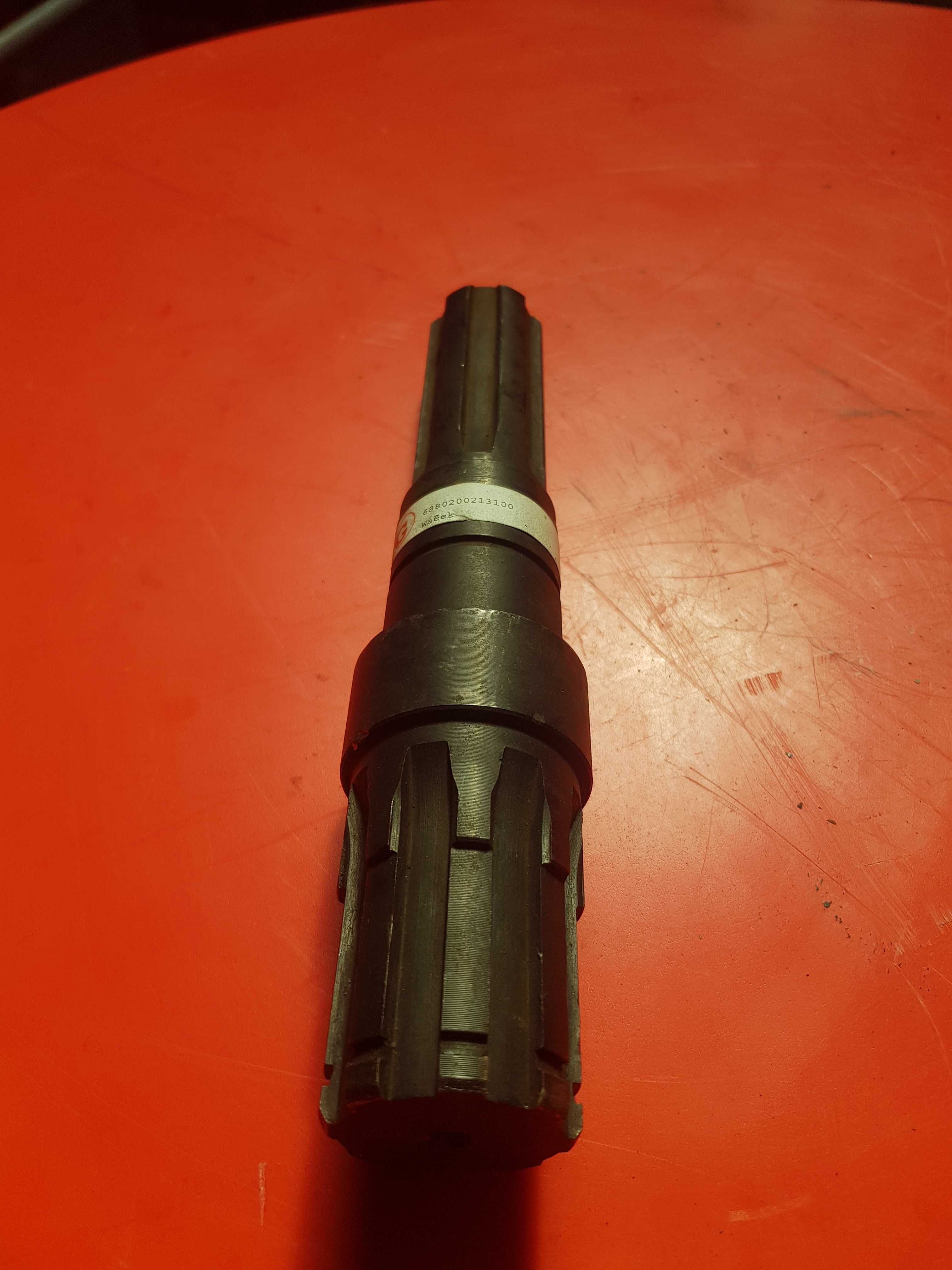 Wałek krótki napędu bębna 233mm Rozrzutnik Fortschritt T-088