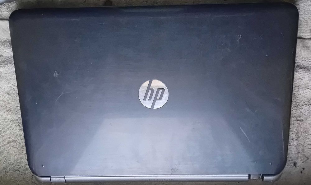 (3) laptop HP 15 n065sw - procesor x 4