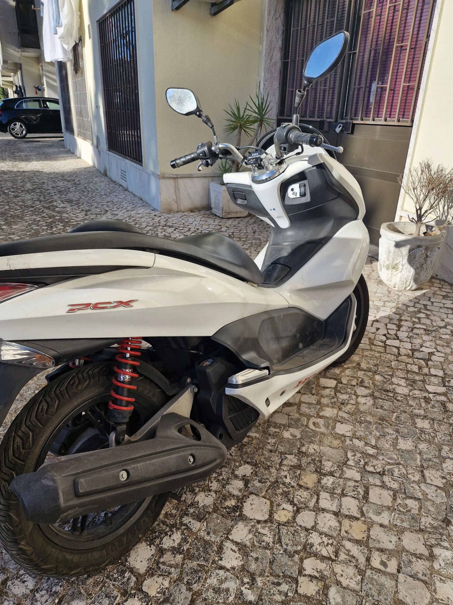 Honda pcx 125cv.