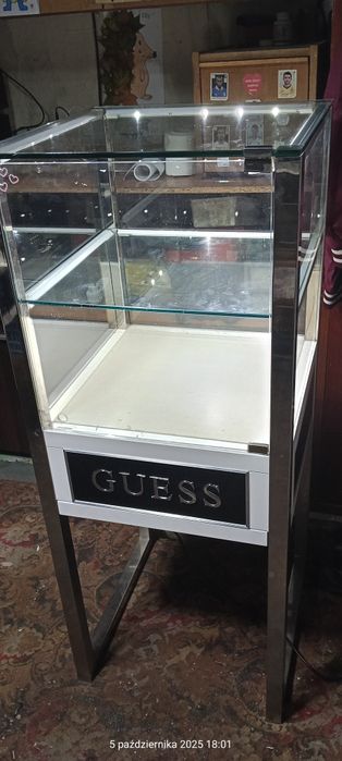 Gablota witryna szklana Guess