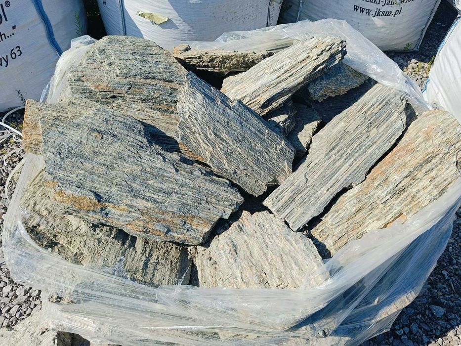 Kamień dekoracyjny - głazy Gnejsowe kora kamienna