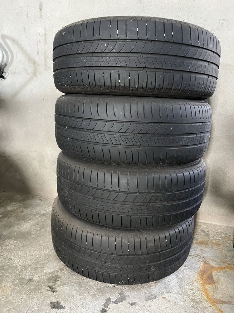 4 Pneus Seminovos com Jantes 16” Volvo