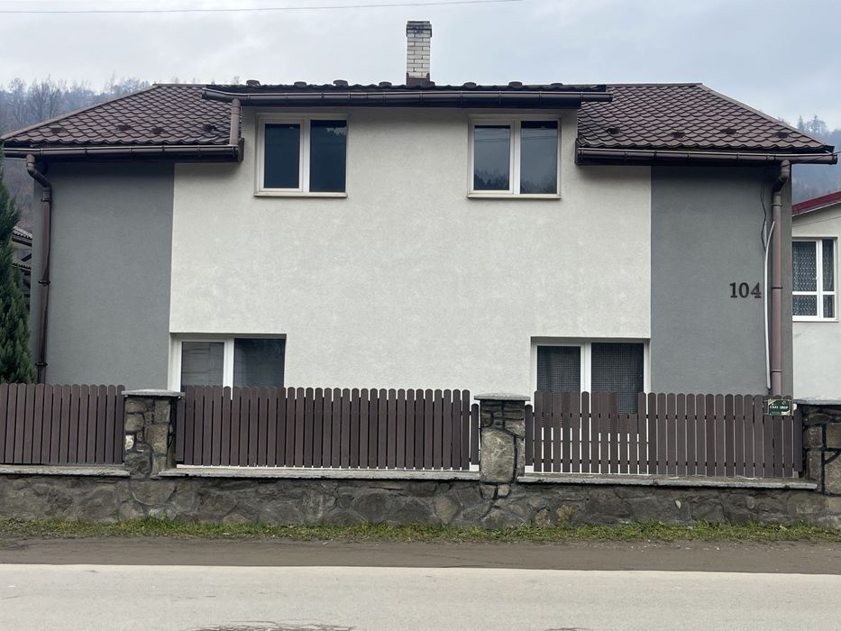 Житловий будинок з мансардою