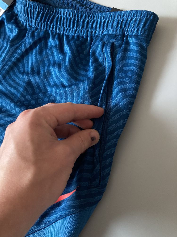 Нові Спортивні Шорти Nike Найк з кишенями розмір M Dri-Fit