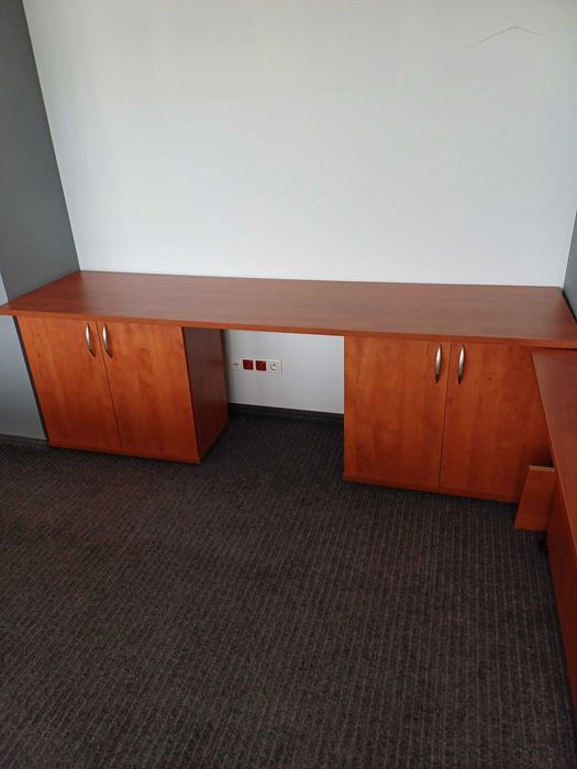 Szafki biurowe z blatem