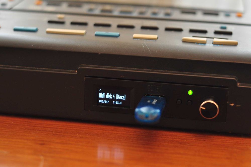 Roland RA-95 (com leitor de pen USB integrado) em excelente estado