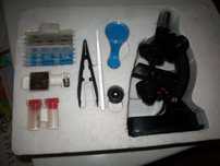 Microscópio de brincar