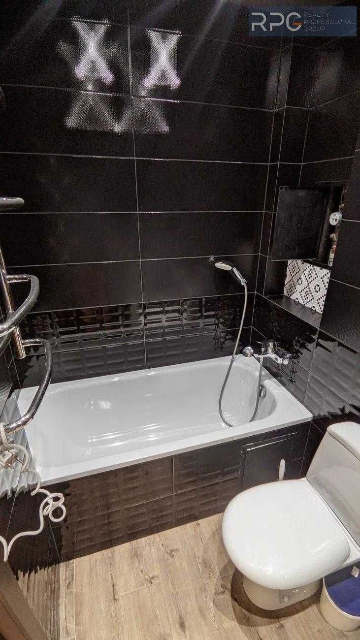 Продам 2к квартиру Печерськ Лобораторний пр. 4, метро Палац України