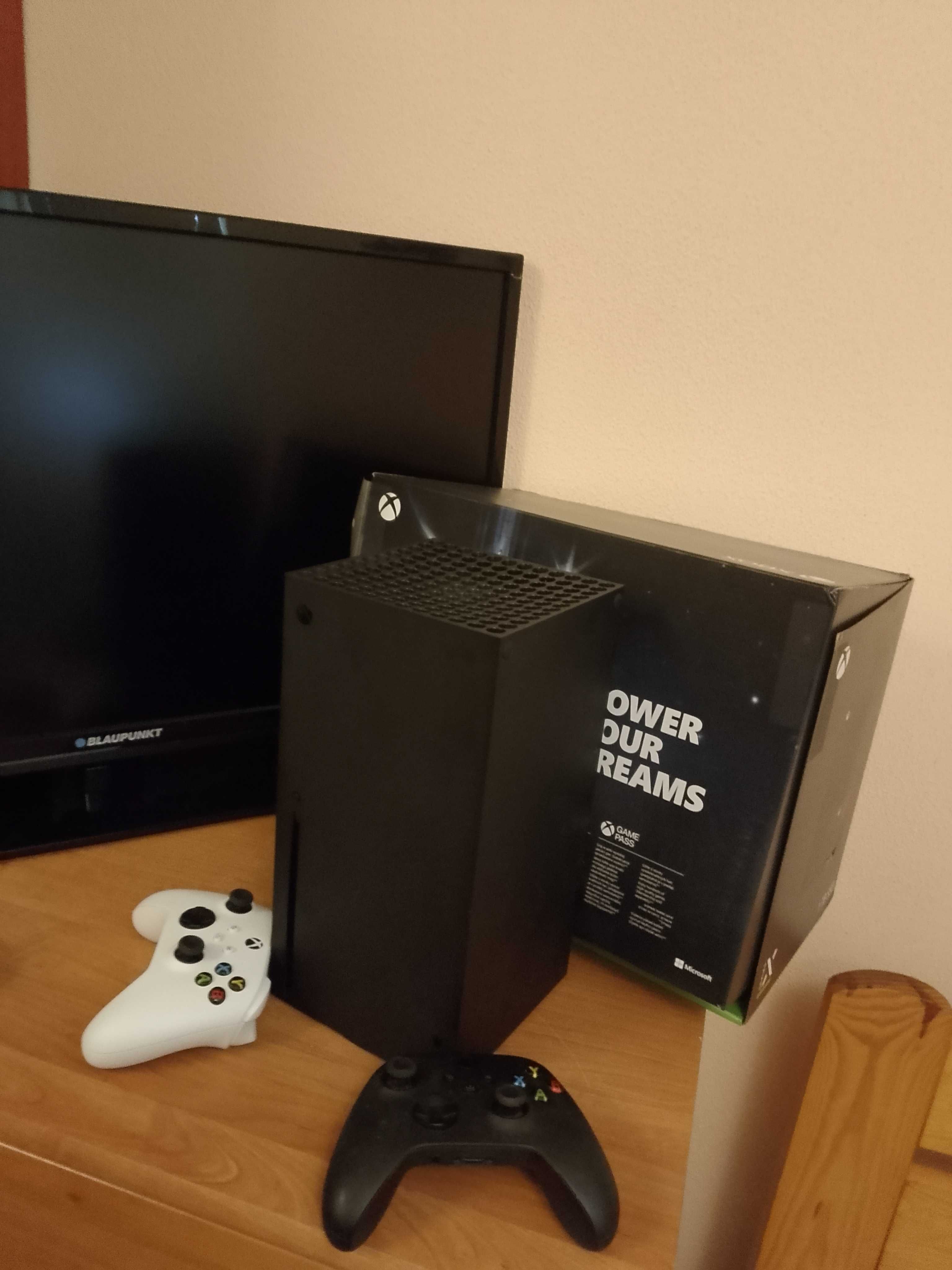 Xbox series X + 2 джойстика,в отличном состоянии