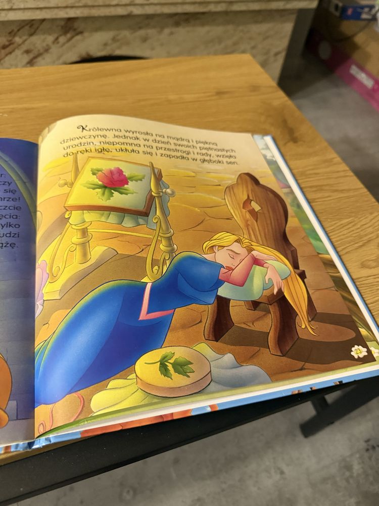 Książka książecxka ulubione bajki dla dzieci bambi śpiąca królewna