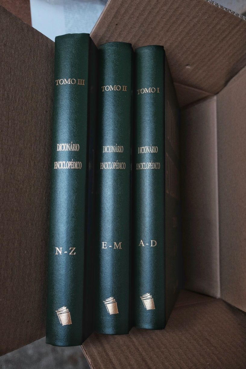 Dicionário Enciclopédico - 3 volumes - NOVOS