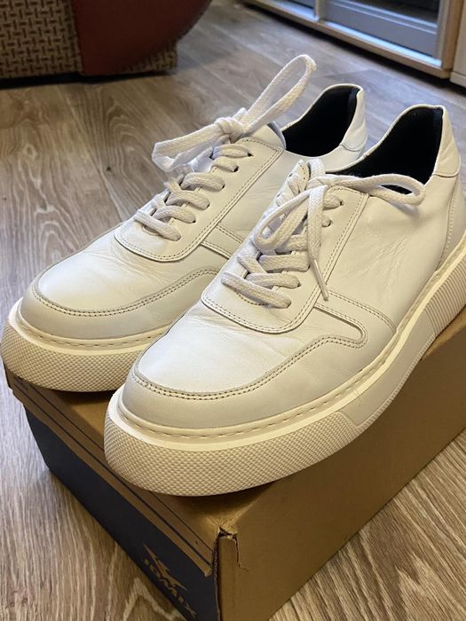 Продам кроссовки .43 размер.