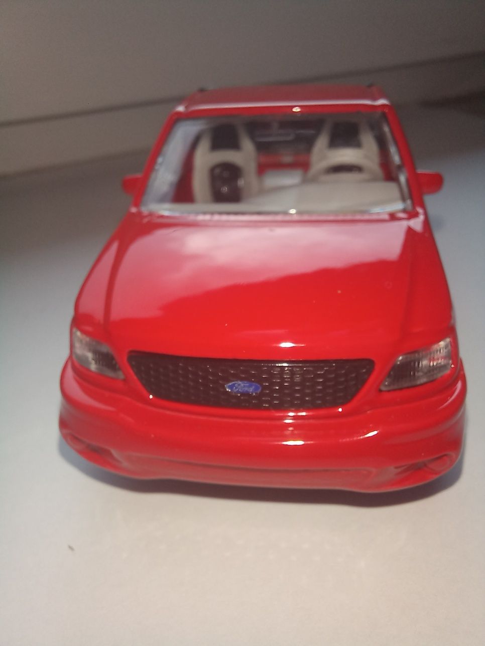 Bburago Ford SVT F-150,  skala 1:43