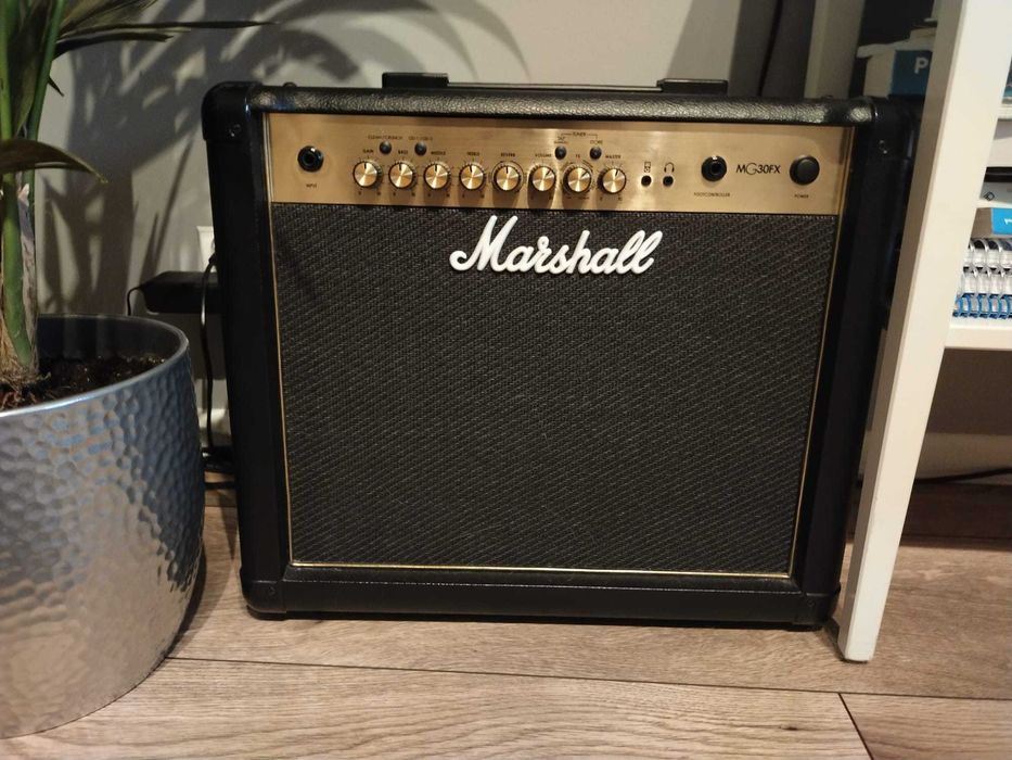Zestaw gitara elektryczna ibanez + wzmacniacz marshall