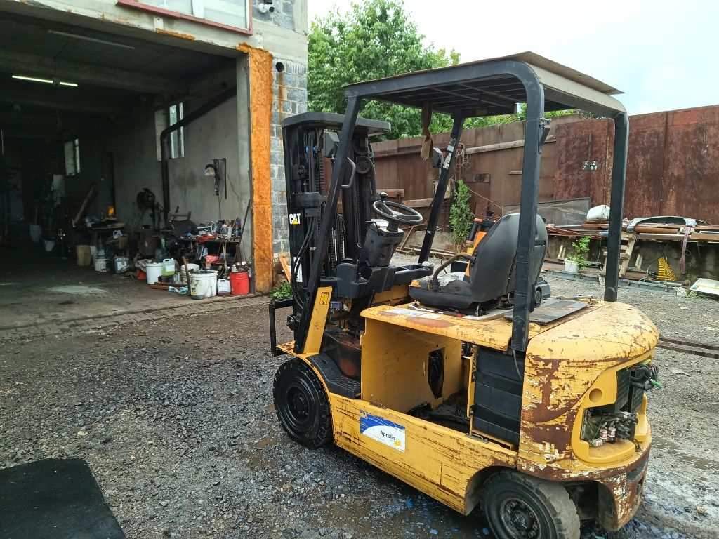 Wózek widłowy cat nie Toyota triplex