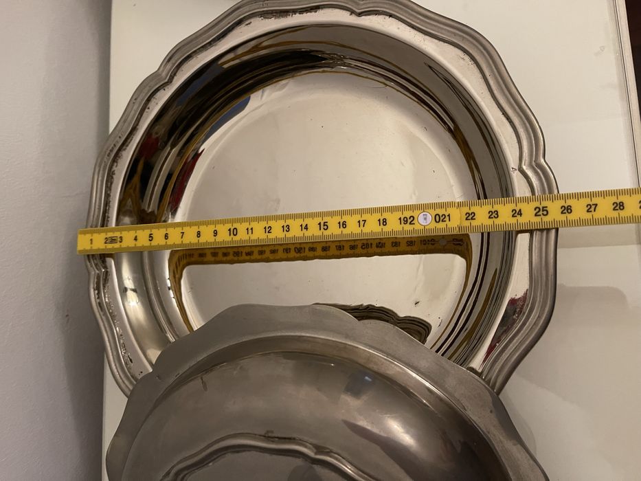 Par de pratos cobertos cromados