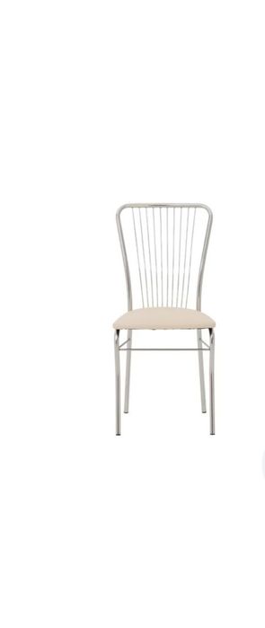 Хороший стіл та три стула