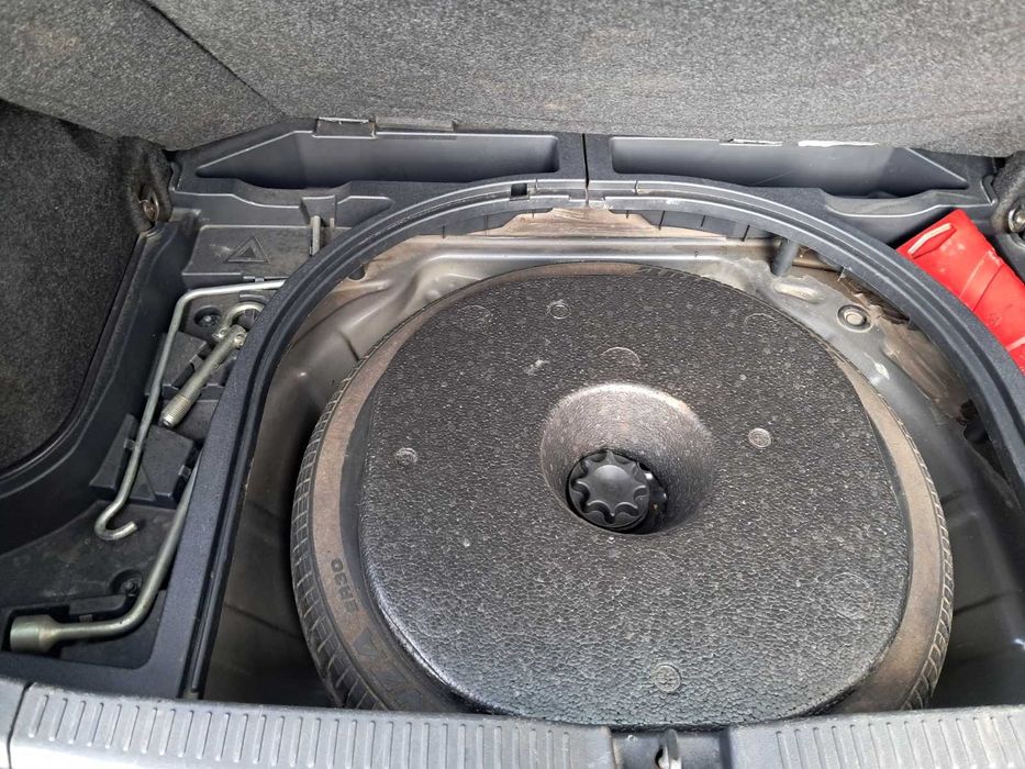 Toyota  2008г.1.6 бензин.