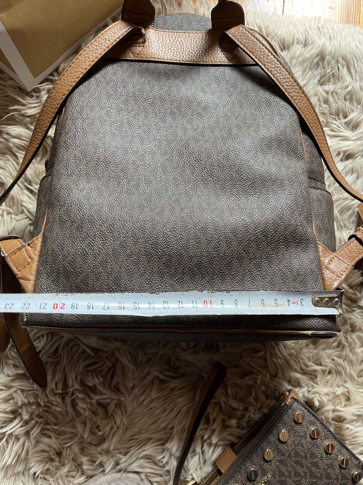 Michael Kors plecaczek rhea plecak brązowy monogram logowany złote