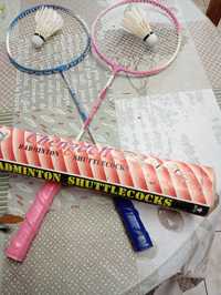 Conjunto de raquetes de badminton e penas