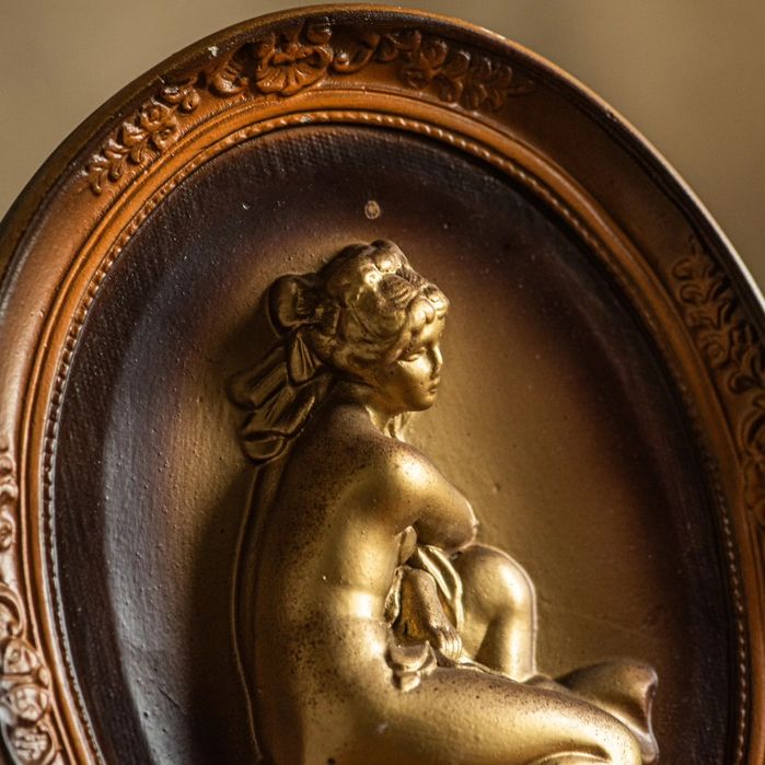 Gipsowa płaskorzeźba vintage