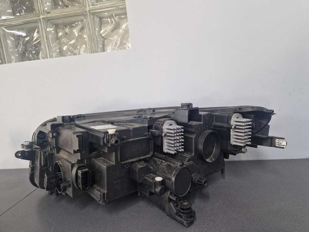 Volkswagen Tiguan II Lift 20 r.- Lampa Przód Prawa Full Led IQ Light