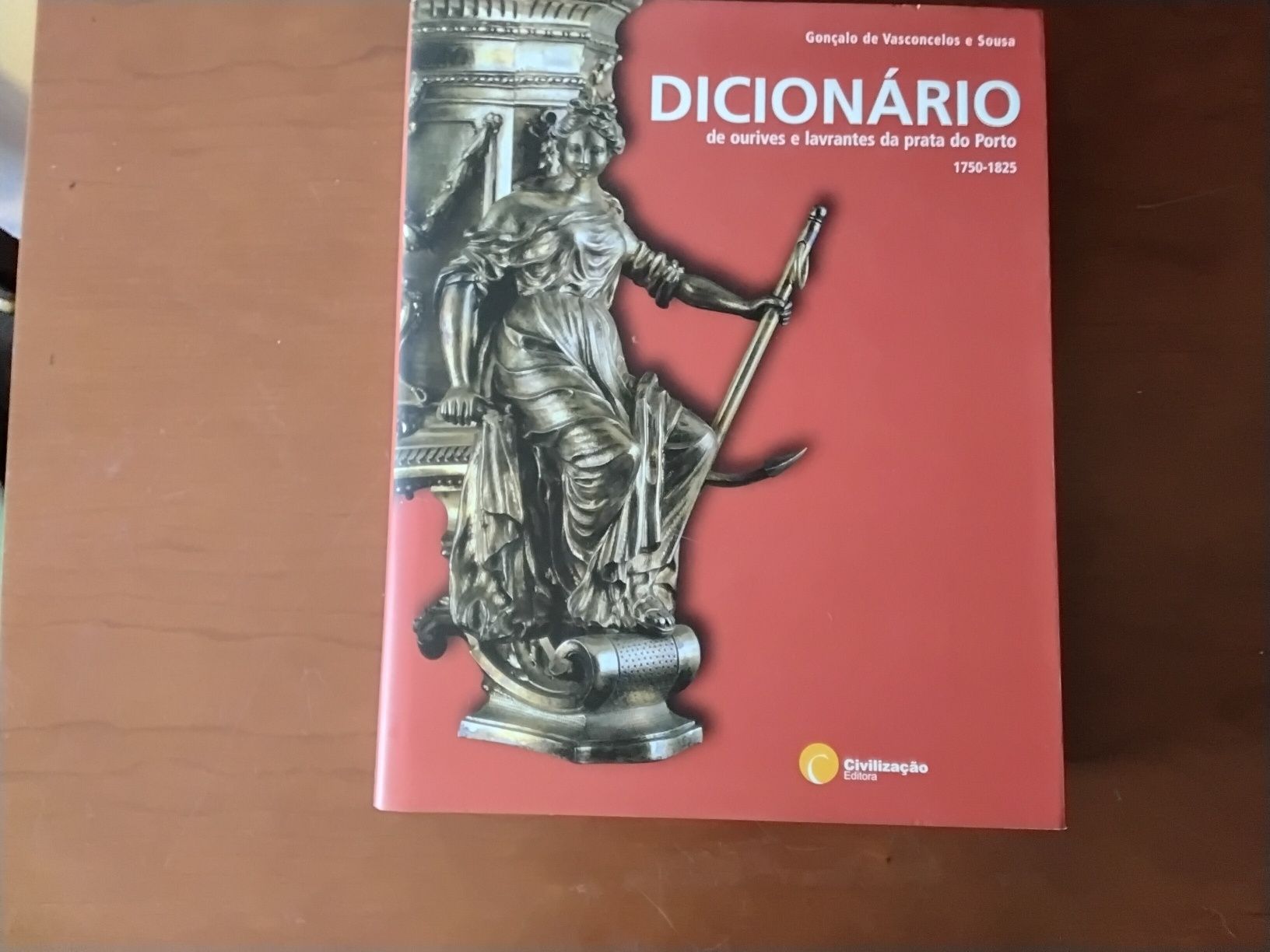 Livro sobre prata ourives e lavrantes do  Porto