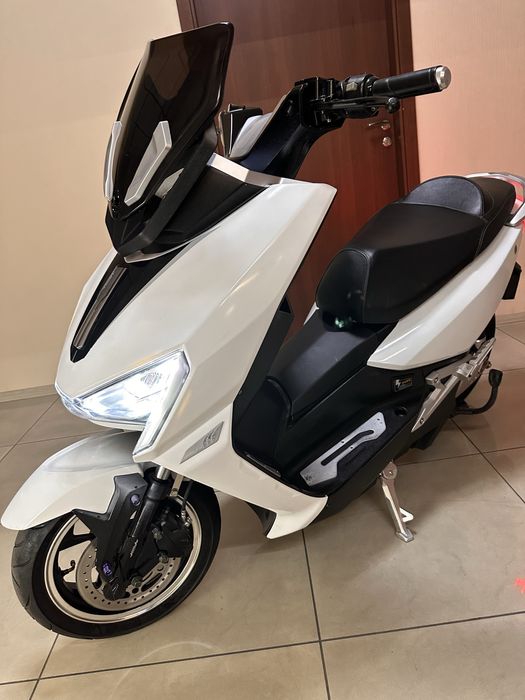 Aima Tiger 2000W-12 колеса электроскутер, мопед