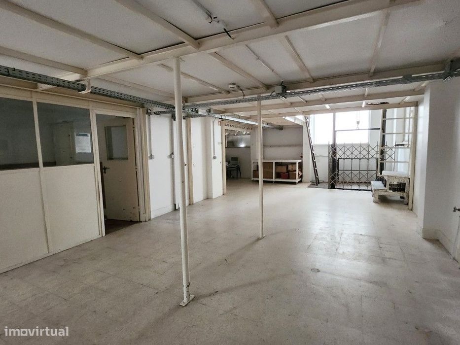 Loja C/ 150m2 - Odivelas Centro